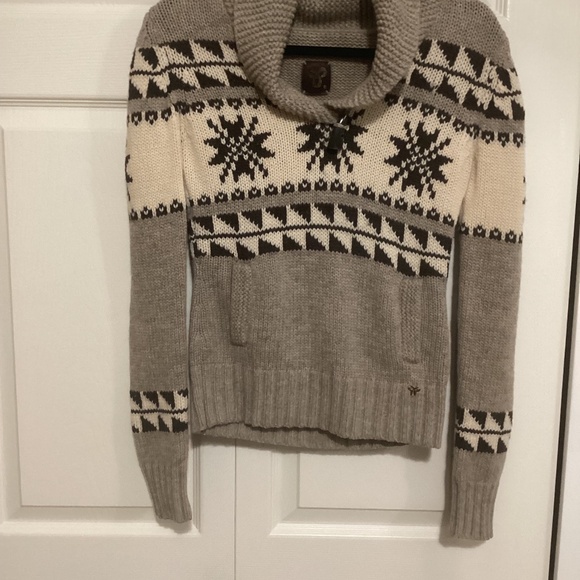 TNA Aritzia Sweaters - TNA Aritzia Sweater